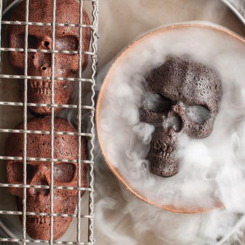 Haunted Skull Cakelet Pan